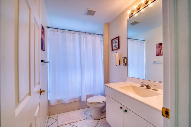 2824 Waters Edge Circle, Greenacres, FL 33413