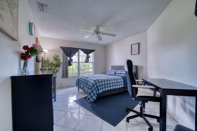 2824 Waters Edge Circle, Greenacres, FL 33413