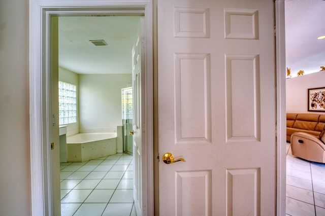 2824 Waters Edge Circle, Greenacres, FL 33413