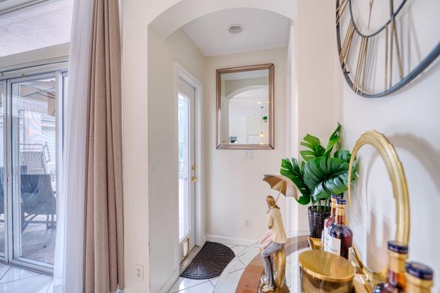 2824 Waters Edge Circle, Greenacres, FL 33413