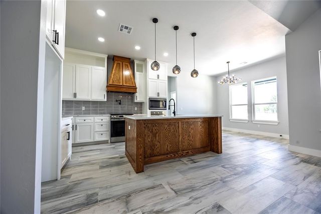 2435 CANYON Circle, Blanchard, OK 73010