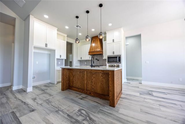 2435 CANYON Circle, Blanchard, OK 73010