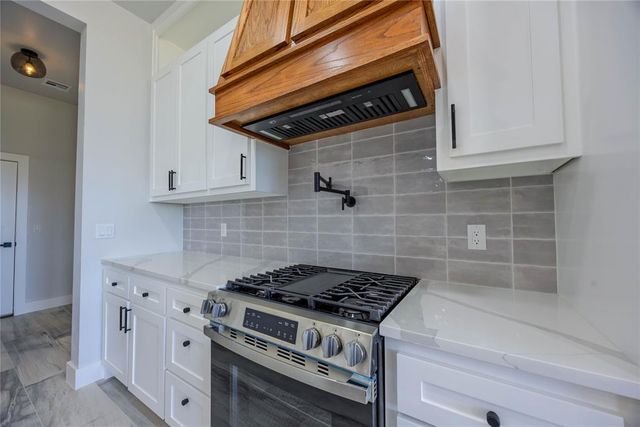 2435 CANYON Circle, Blanchard, OK 73010