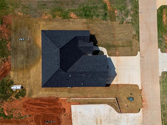 2435 CANYON Circle, Blanchard, OK 73010