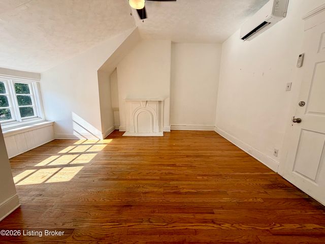 1466 Saint James Ct 4, Louisville, KY 40208