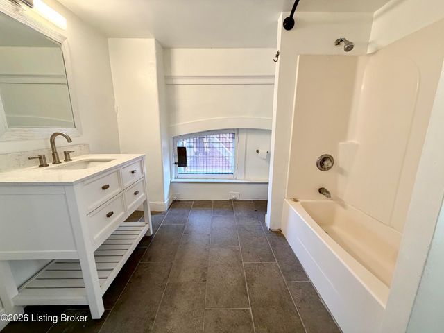 1466 Saint James Ct 4, Louisville, KY 40208