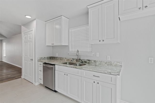 1100 Primrose Drive, Sanger, TX 76266