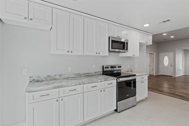 1100 Primrose Drive, Sanger, TX 76266