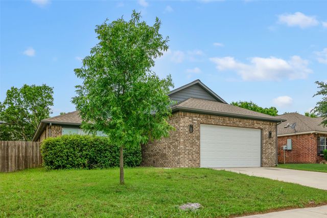 1100 Primrose Drive, Sanger, TX 76266