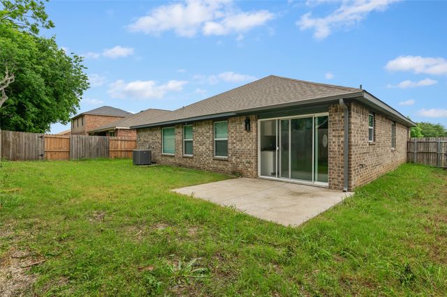 1100 Primrose Drive, Sanger, TX 76266