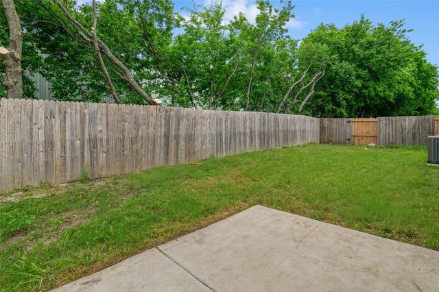 1100 Primrose Drive, Sanger, TX 76266
