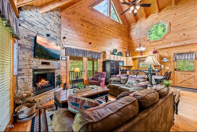 1316 Timberwolf Way, Sevierville, TN 37876