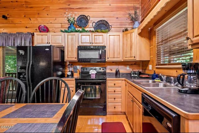 1316 Timberwolf Way, Sevierville, TN 37876