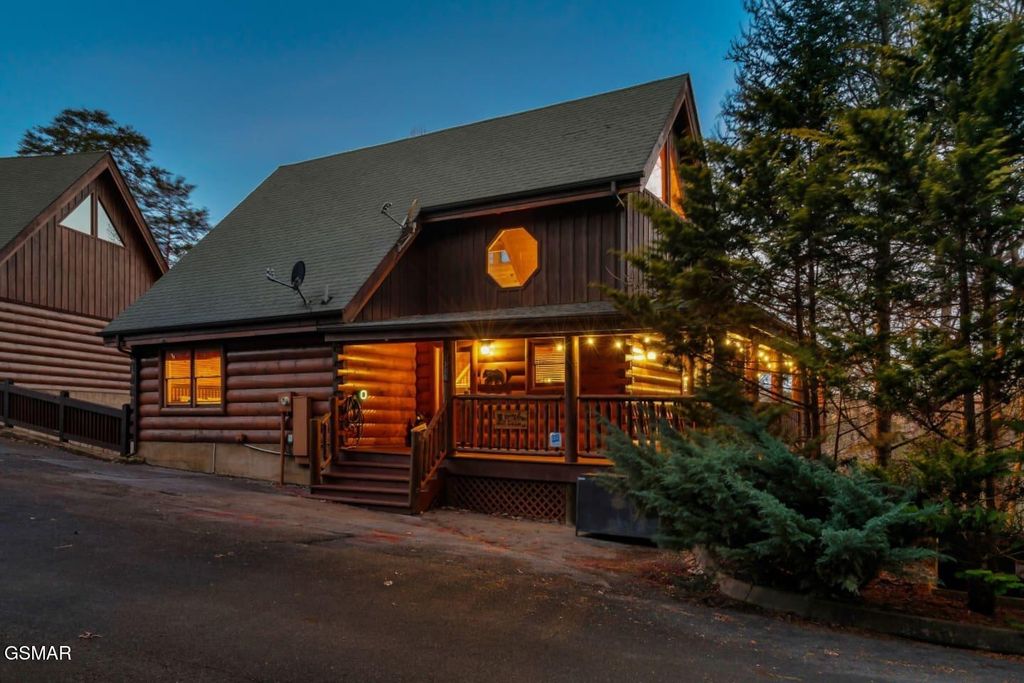 1316 Timberwolf Way, Sevierville, TN 37876