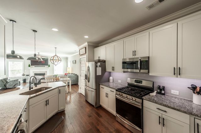 1037 Windemere Dr, Gallatin, TN 37066