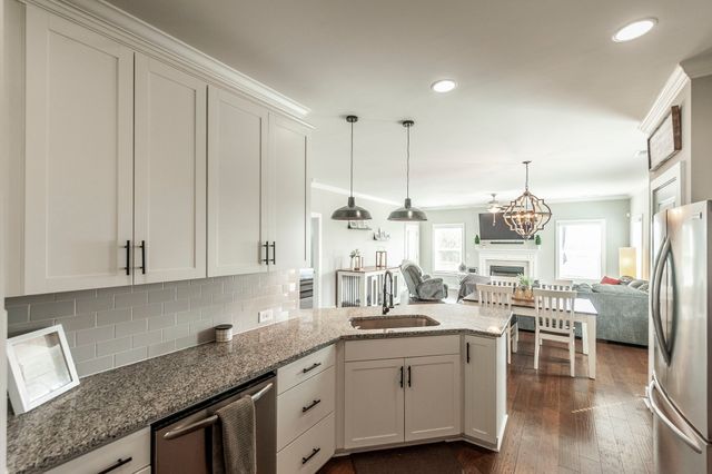 1037 Windemere Dr, Gallatin, TN 37066