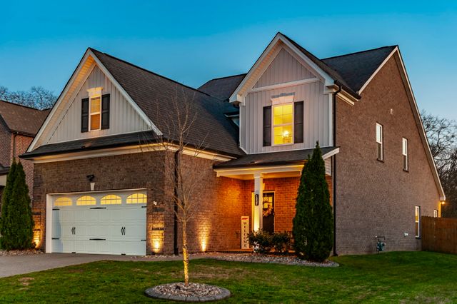 1037 Windemere Dr, Gallatin, TN 37066