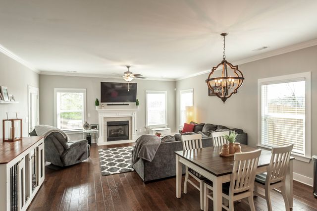 1037 Windemere Dr, Gallatin, TN 37066