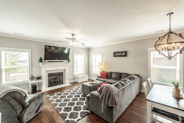 1037 Windemere Dr, Gallatin, TN 37066