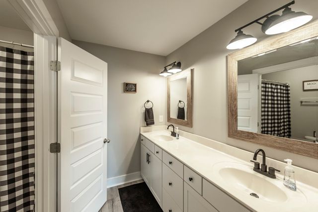 1037 Windemere Dr, Gallatin, TN 37066