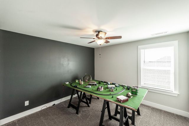 1037 Windemere Dr, Gallatin, TN 37066