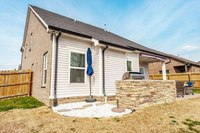 1037 Windemere Dr, Gallatin, TN 37066