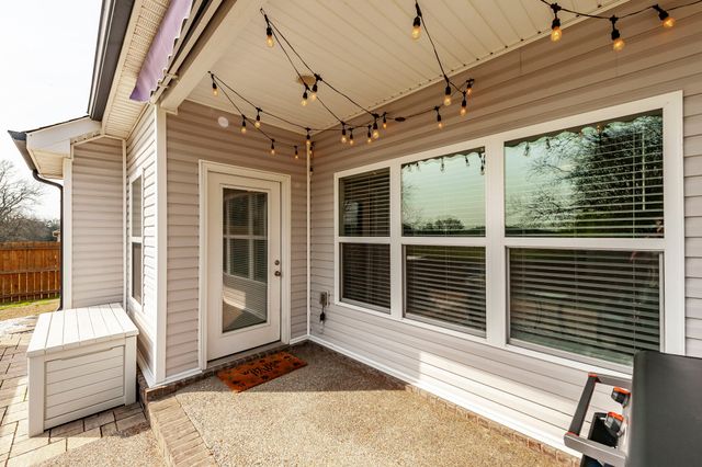 1037 Windemere Dr, Gallatin, TN 37066