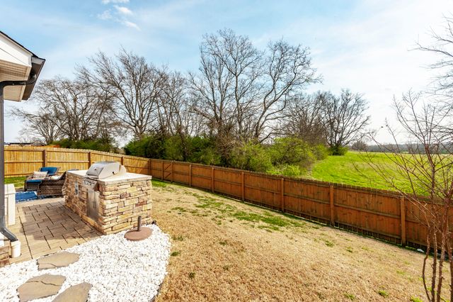 1037 Windemere Dr, Gallatin, TN 37066