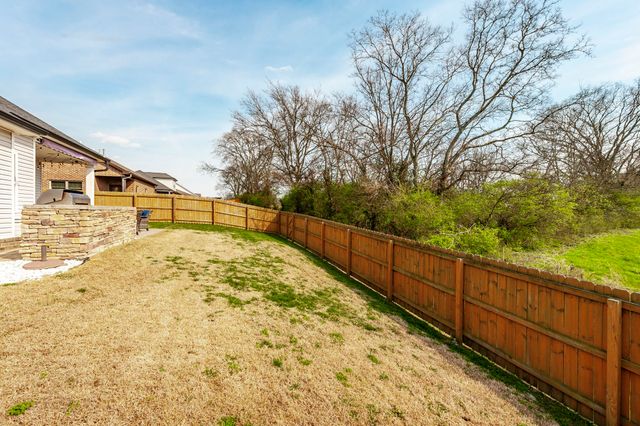 1037 Windemere Dr, Gallatin, TN 37066