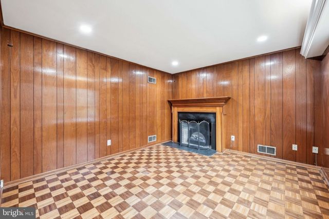 2827 ELLICOTT ST NW, Washington, DC 20008