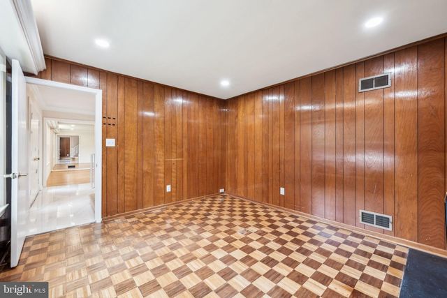 2827 ELLICOTT ST NW, Washington, DC 20008