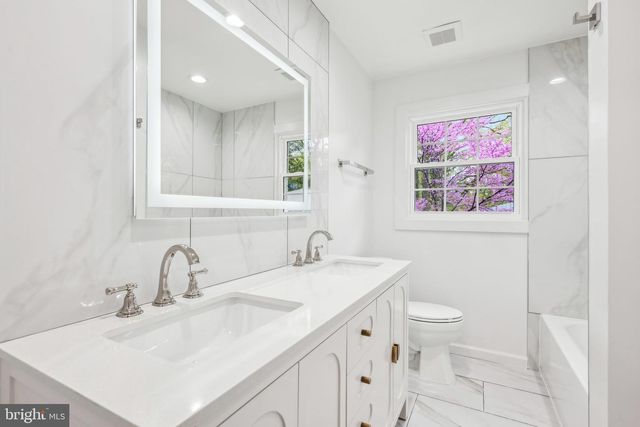 2827 ELLICOTT ST NW, Washington, DC 20008