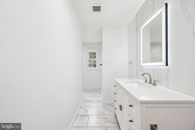 2827 ELLICOTT ST NW, Washington, DC 20008