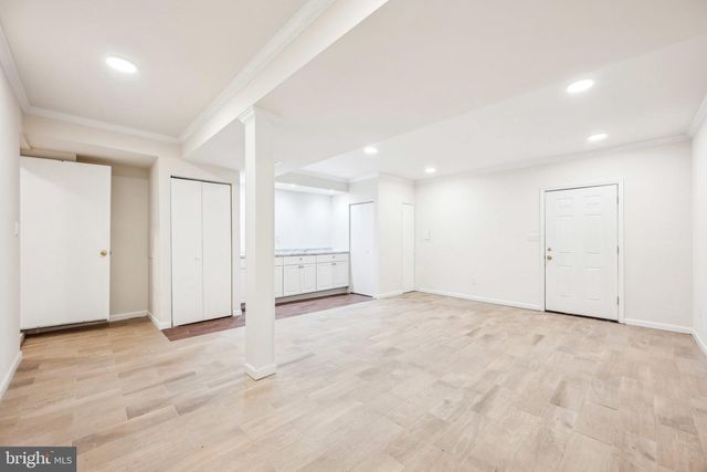 2827 ELLICOTT ST NW, Washington, DC 20008