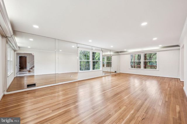 2827 ELLICOTT ST NW, Washington, DC 20008