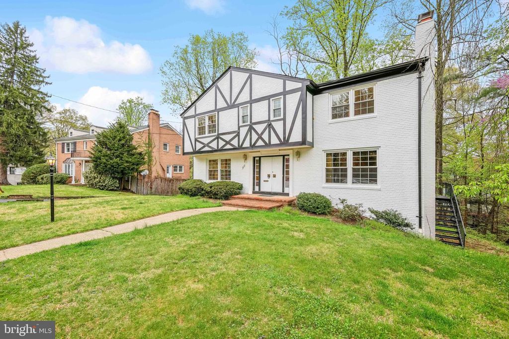 2827 ELLICOTT ST NW, Washington, DC 20008