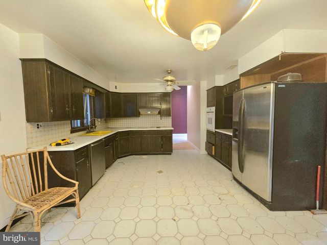 14 CAROL DR, Clementon, NJ 08021