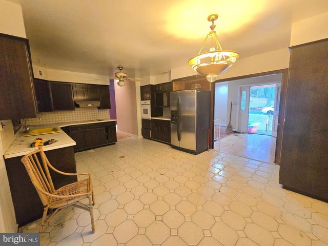 14 CAROL DR, Clementon, NJ 08021