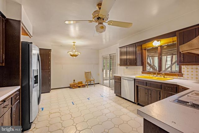 14 CAROL DR, Clementon, NJ 08021