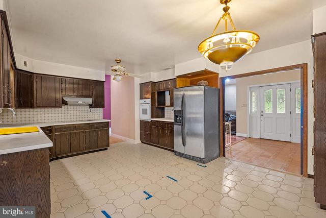 14 CAROL DR, Clementon, NJ 08021