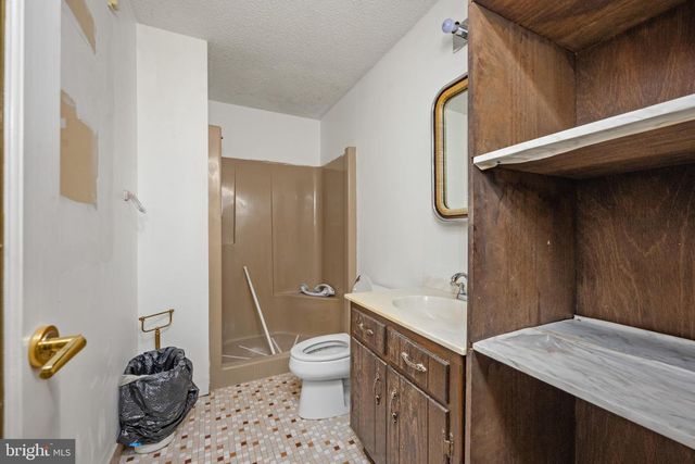 14 CAROL DR, Clementon, NJ 08021