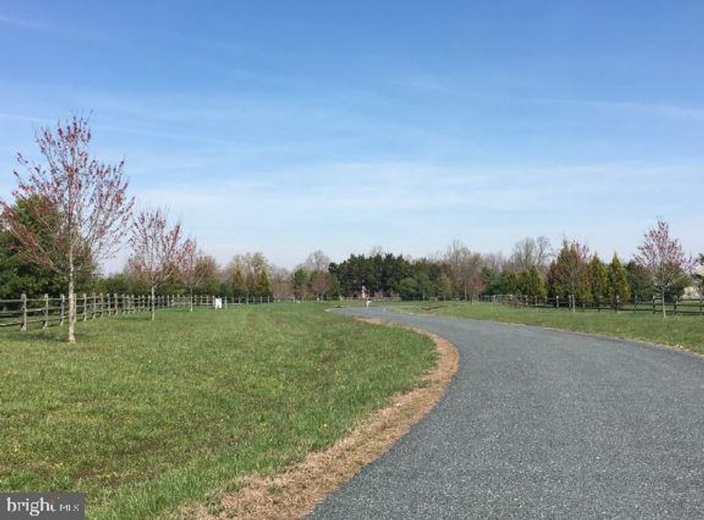 Image 2 of property listing at 28966 JENNINGS RD, Easton, MD 21601