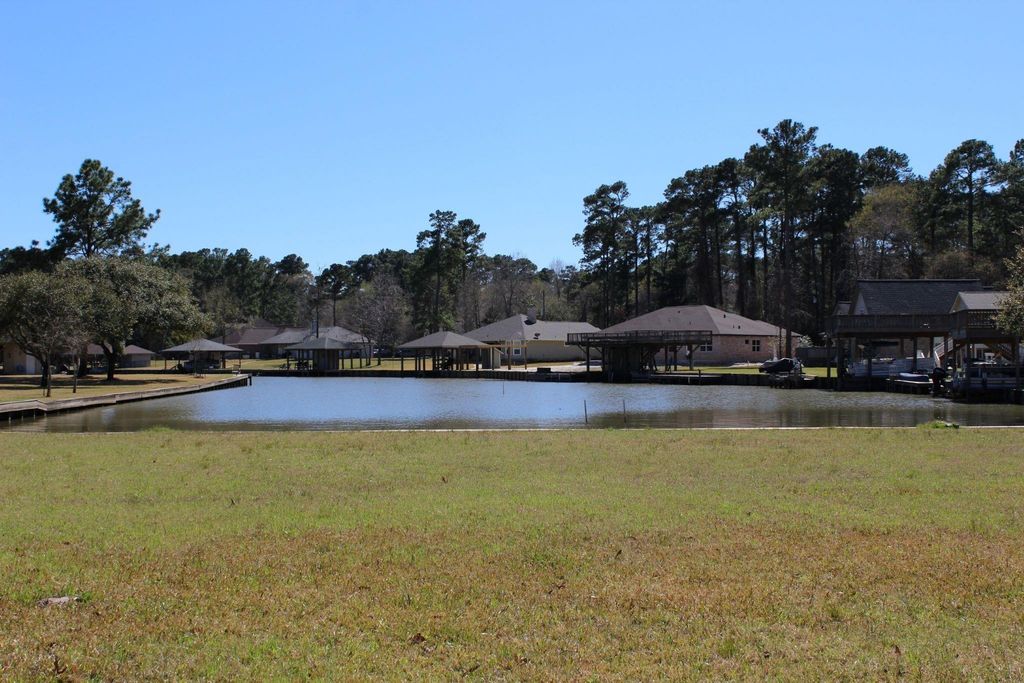 9 Trail Lake, Trinity, TX 75862