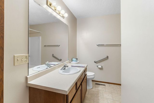 4165 Hilltop Point 105, Eagan, MN 55123
