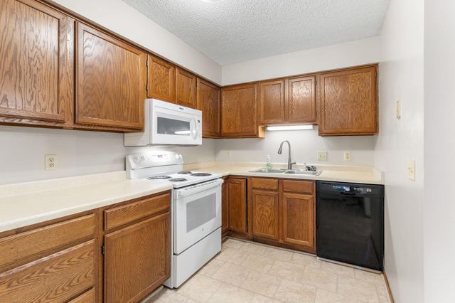 4165 Hilltop Point 105, Eagan, MN 55123