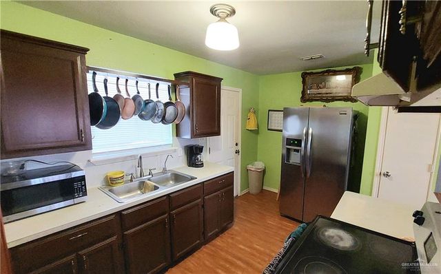 1137 Julissa Drive, Los Fresnos, TX 78566