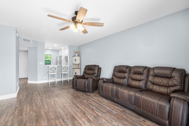 8800 Royal Palm Boulevard 204-1, Coral Springs, FL 33065