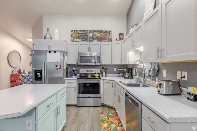 2894 N VIEWCREST CIR, North Logan, UT 84341