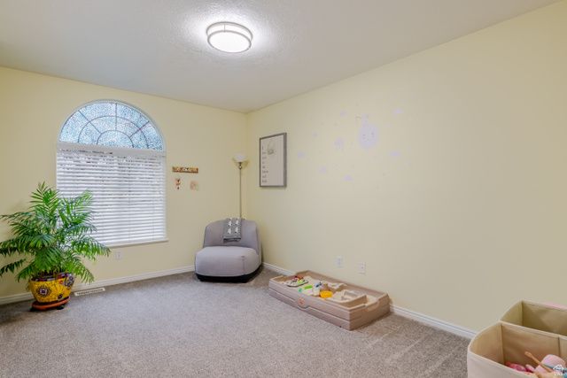 2894 N VIEWCREST CIR, North Logan, UT 84341