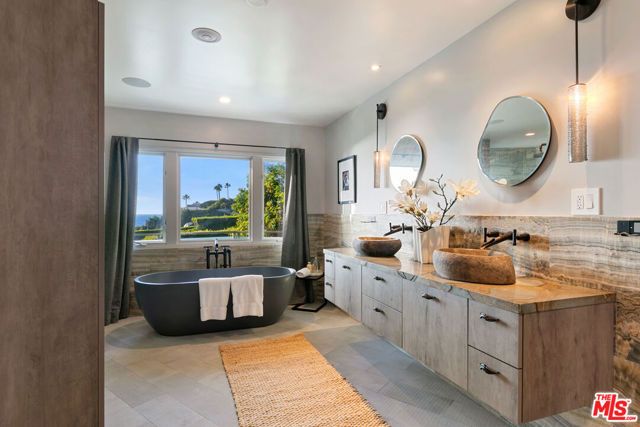 31558 Victoria Point Road, Malibu, CA 90265